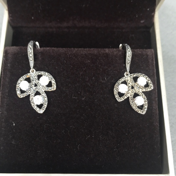 Amazing Swarovski marcasite necklace and earring - Picture 4 of 7